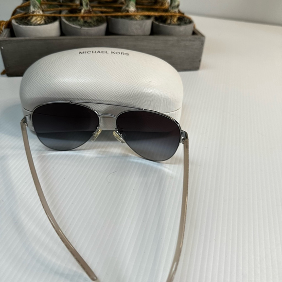 Michael Kors Blair I sunglasses in very condition small scratch - Picture 6 of 8